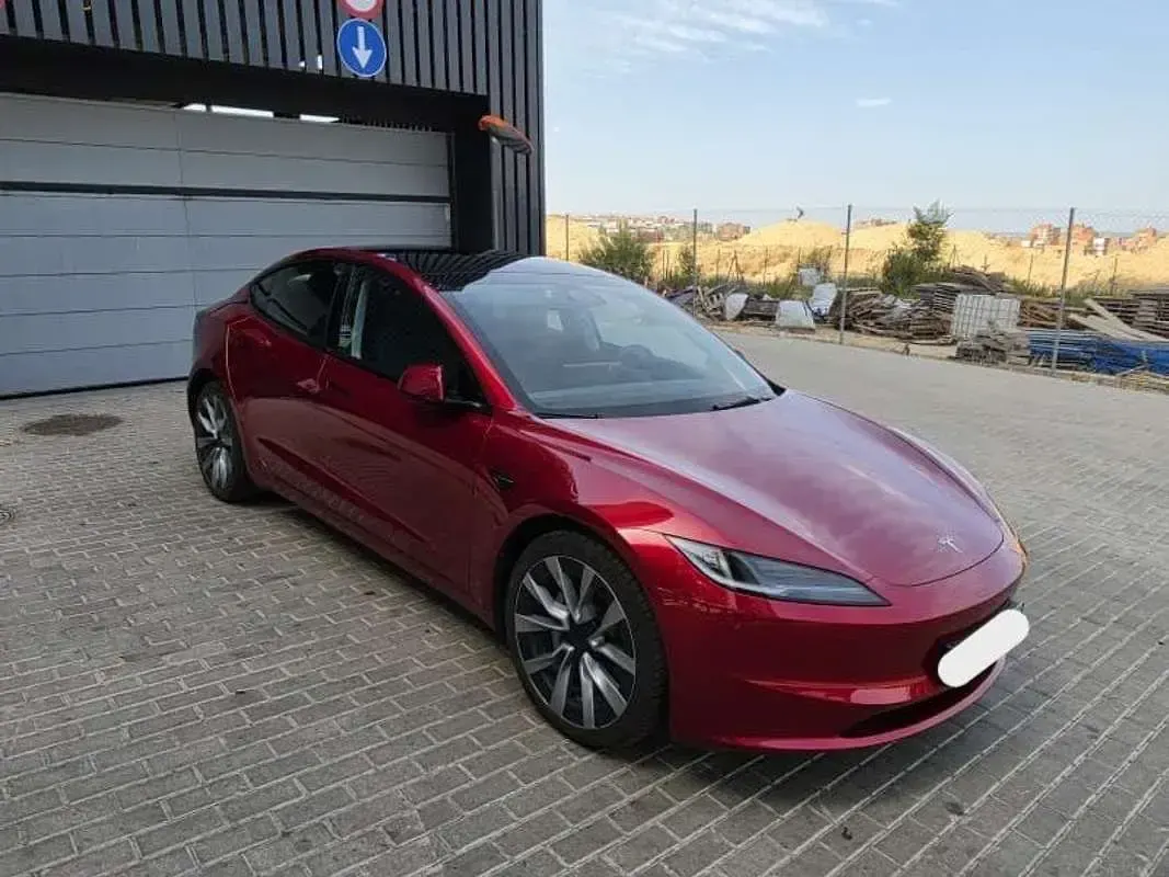 Usado Tesla Model 3 RWD 208 kW (283 CV) 2023 Rojo Berlina