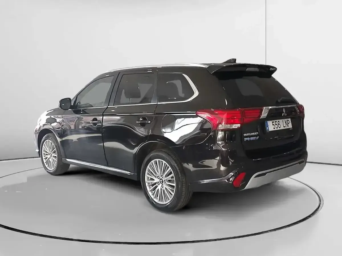 Usado Mitsubishi Outlander P-HEV 224 CV (164 kW) 2021 Negro SUV