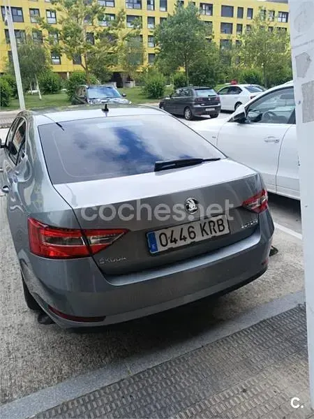 Usado Skoda Superb Active 150 CV (110 kW) 2018 Gris / plata Berlina