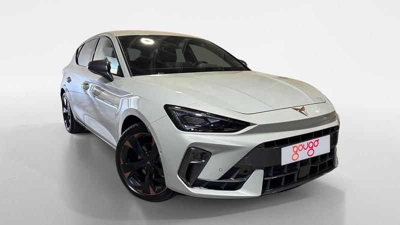 Usado Cupra Leon 150 CV (110 kW) 2025 Marrón Berlina