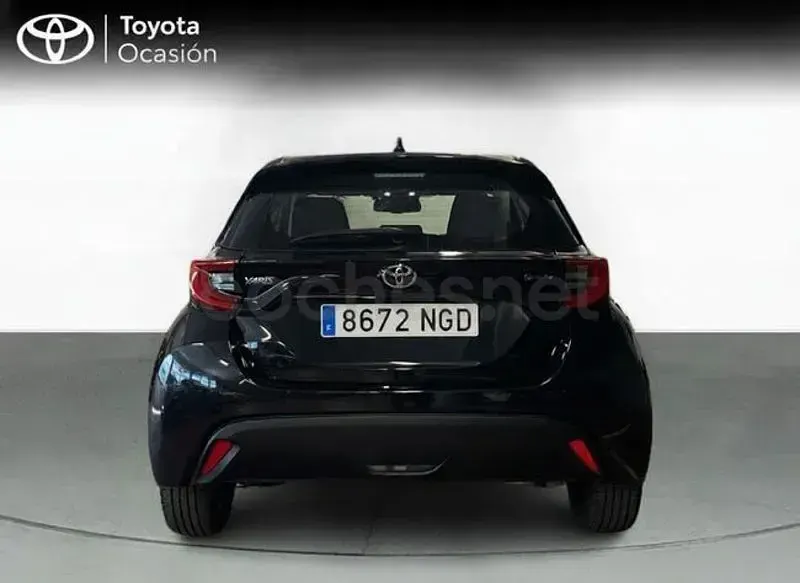 Usado Toyota Yaris Hybrid Active 116 CV (85 kW) 2025 Negro Berlina