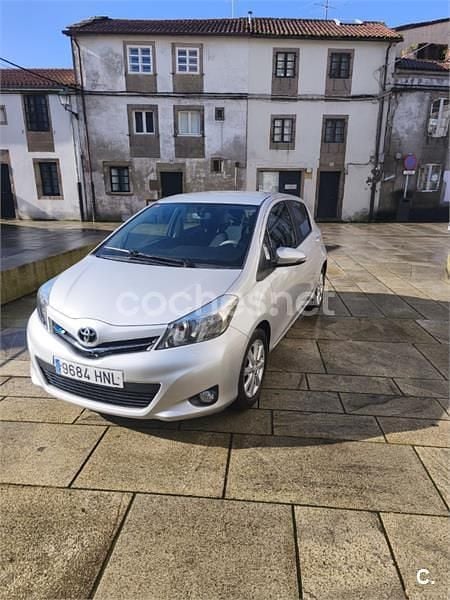 Usado Toyota Yaris City 90 CV (66 kW) 2013 Gris / plata Utilitario