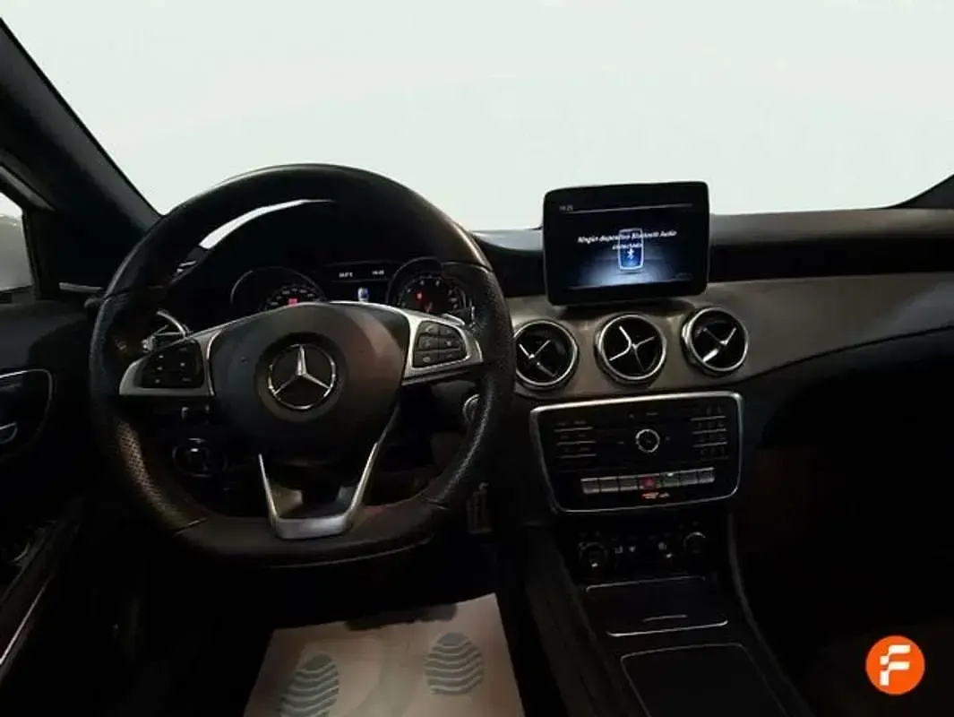 Usado Mercedes GLA180 122 CV (89 kW) 2018 Blanco SUV