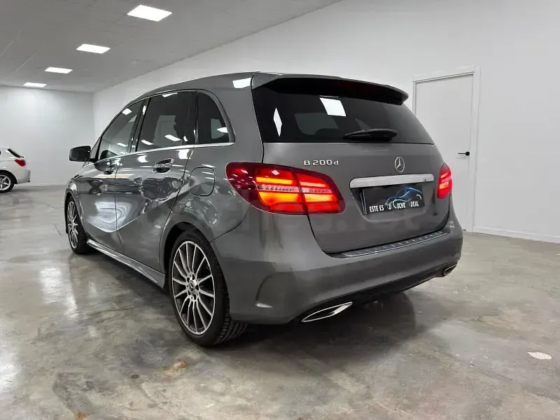 Usado Mercedes B200 136 CV (100 kW) 2017 Gris / plata Utilitario