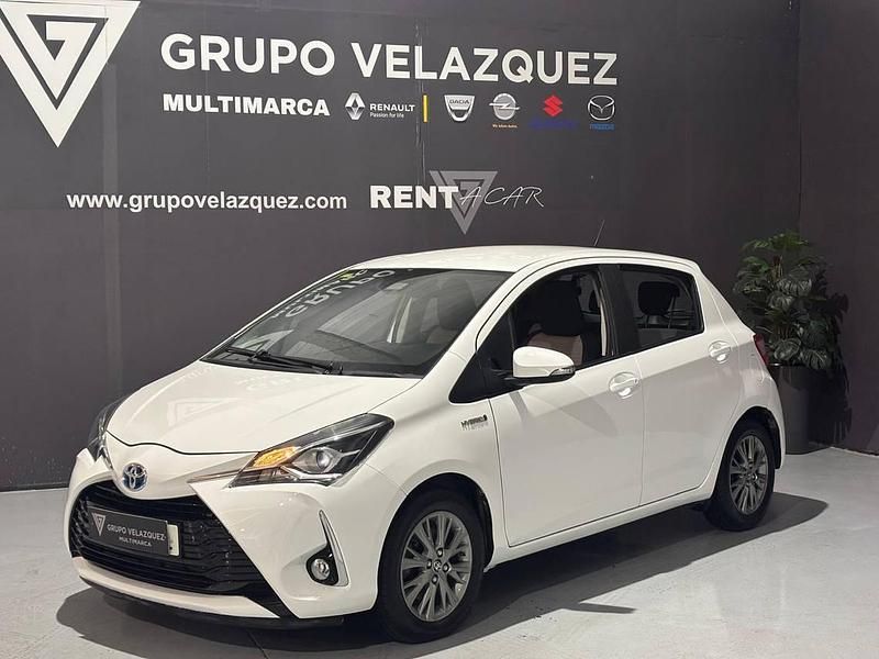 Usado Toyota Yaris Hybrid Active 100 CV (73 kW) 2020 Blanco Berlina