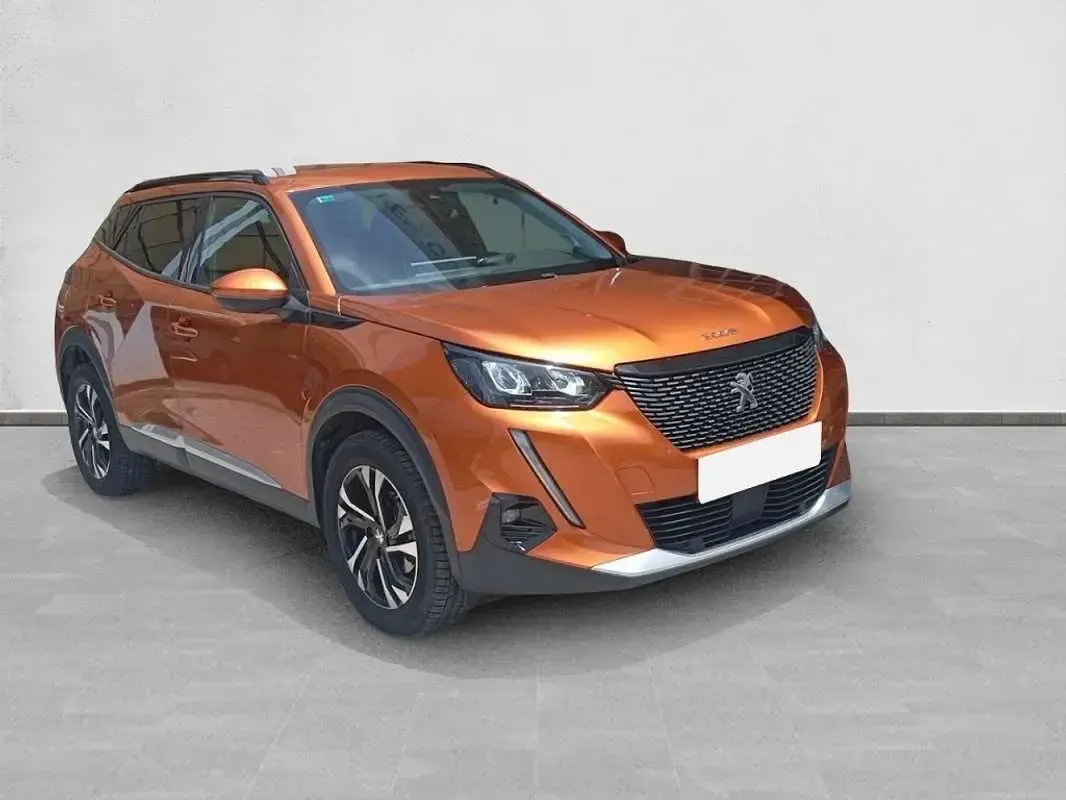 Usado Peugeot 2008 Allure 131 CV (96 kW) 2022 Marrón SUV