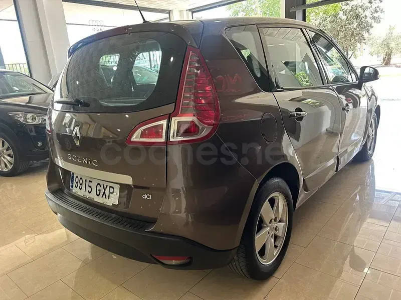Usado Renault Grand Scénic Dynamique 105 CV (77 kW) 2010 Marrón Monovolumen