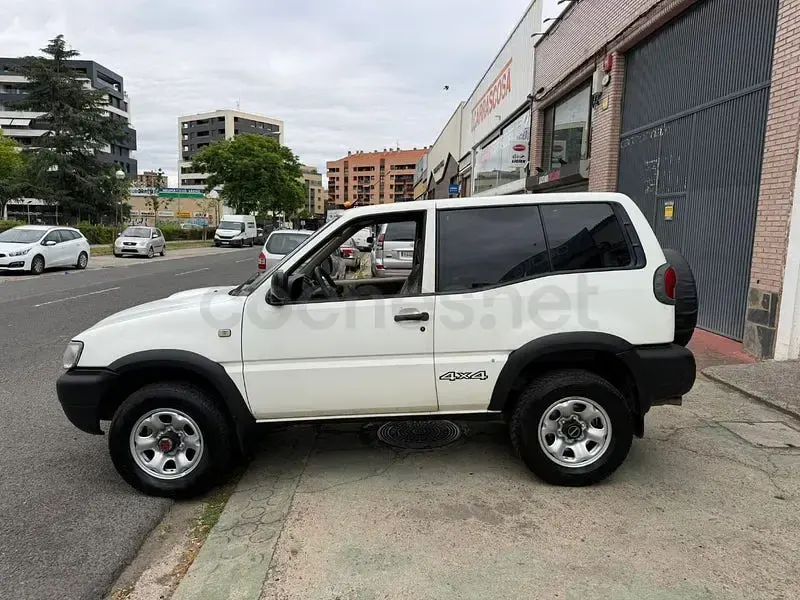 Usado Nissan Terrano Comfort 100 CV (73 kW) 2001 Blanco SUV