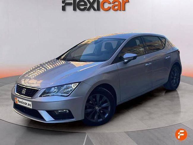 Usado Seat Leon Style 130 CV (95 kW) 2020 Gris