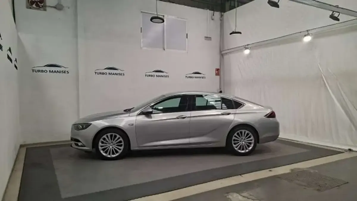 Usado Opel Insignia Innovation 165 CV (121 kW) 2020 Gris Berlina