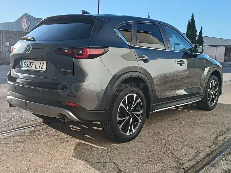 Usado Mazda CX-5 Newground 165 CV (121 kW) 2022 Gris / plata SUV