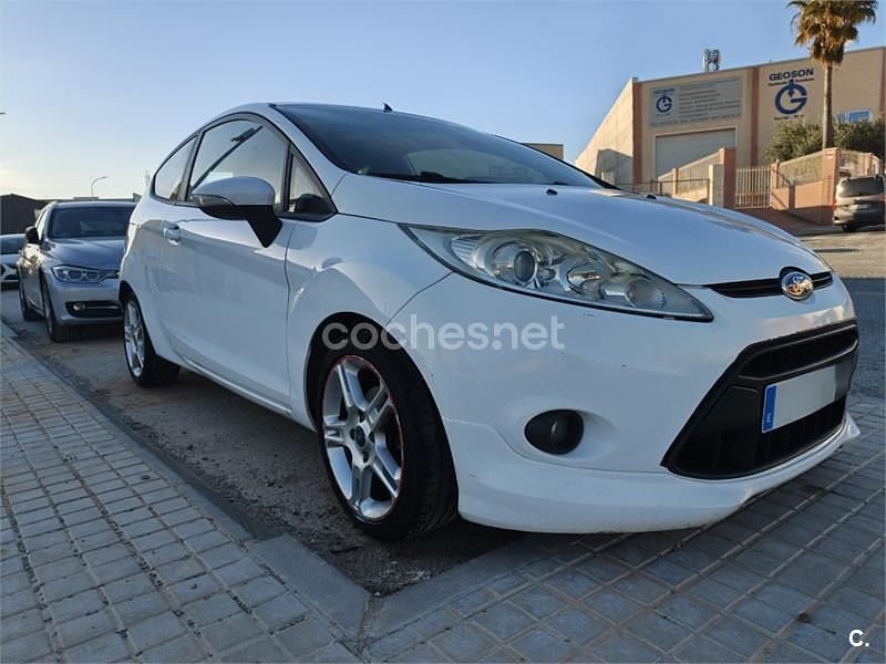 Usado Ford Fiesta Sport 90 CV (66 kW) 2010 Blanco Utilitario