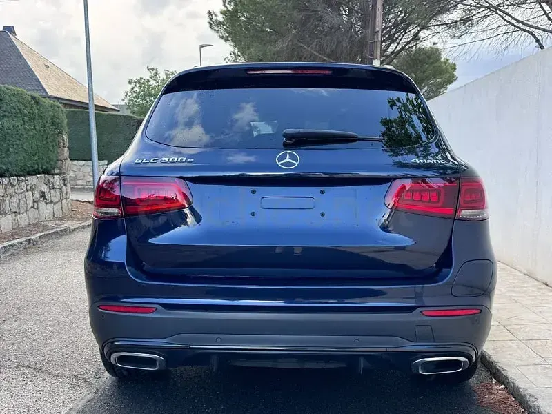 Usado Mercedes GLC300e 320 CV (235 kW) 2021 Azul SUV