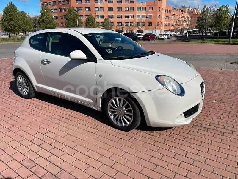 Blanco Usado 2013 Alfa Romeo MiTo Distinctive Utilitario | 3999 € (Precio justo) - Imagen 1/4