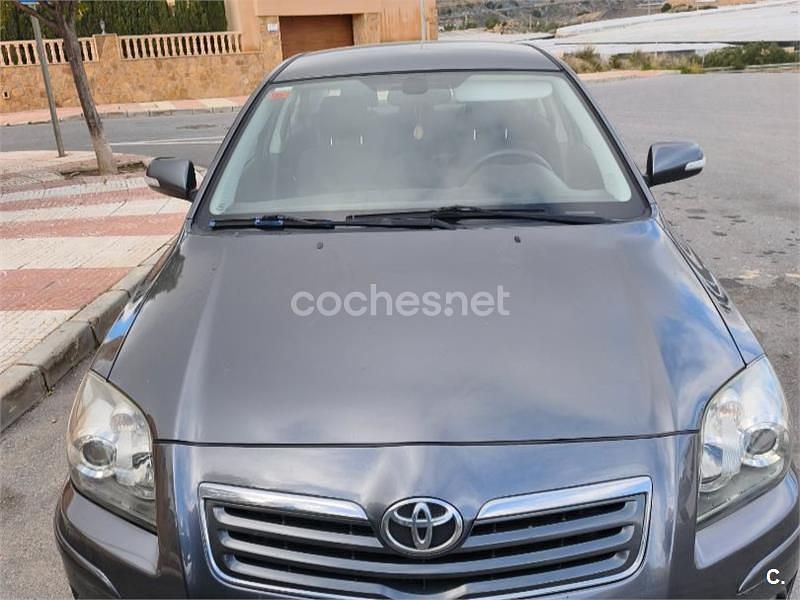 Usado Toyota Avensis Executive 150 CV (110 kW) 2007 Gris / plata Berlina