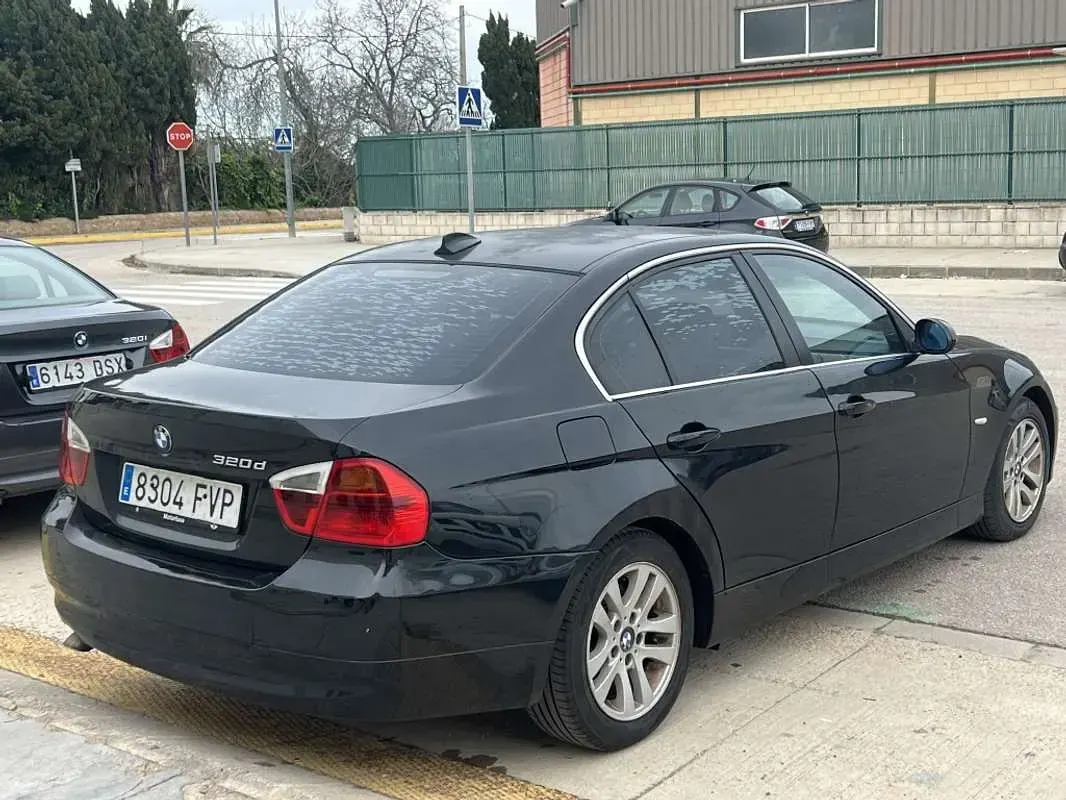 Käytetty BMW 320 163 HP (119 kW) 2007 Sedan