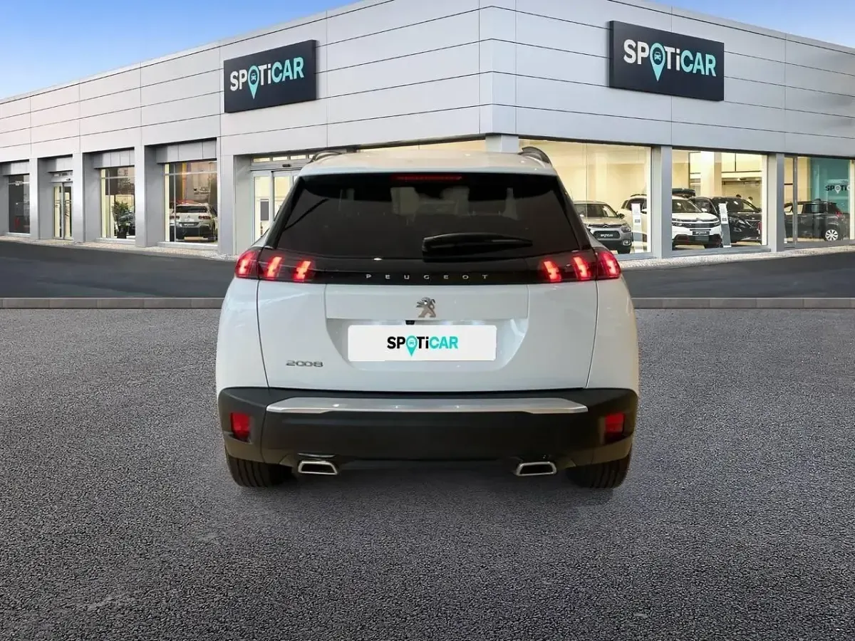 Usado Peugeot 2008 Allure 130 CV (95 kW) 2022 Blanco SUV