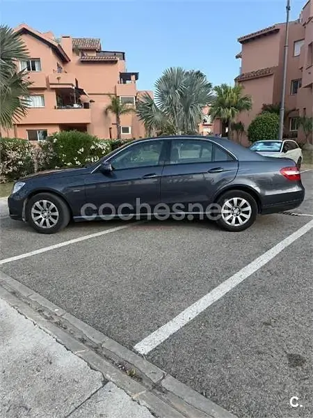 Usado Mercedes E200 Elegance 136 CV (100 kW) 2010 Negro Familiar