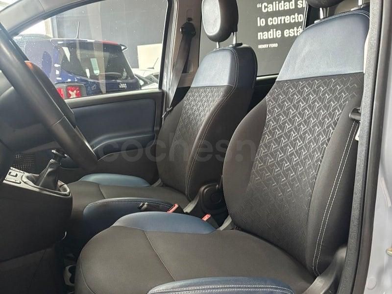 Usado Fiat Panda Cross Cross 70 CV (51 kW) 2021 Gris / plata Utilitario