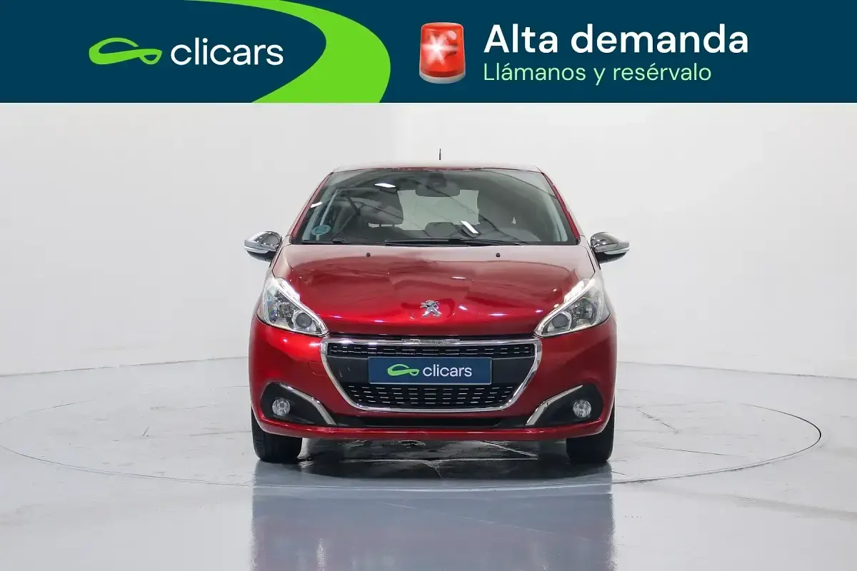 Usado Peugeot 208 Signature Sky 83 CV (61 kW) 2019 Rojo Utilitario
