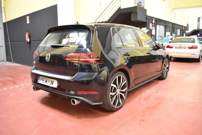 Usado VW Golf VII GTI 245 CV (180 kW) 2018 Negro Utilitario
