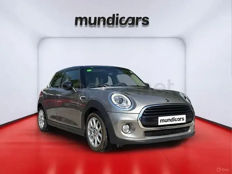 Usado Mini Cooper D 116 CV (85 kW) 2018 Gris / plata Utilitario