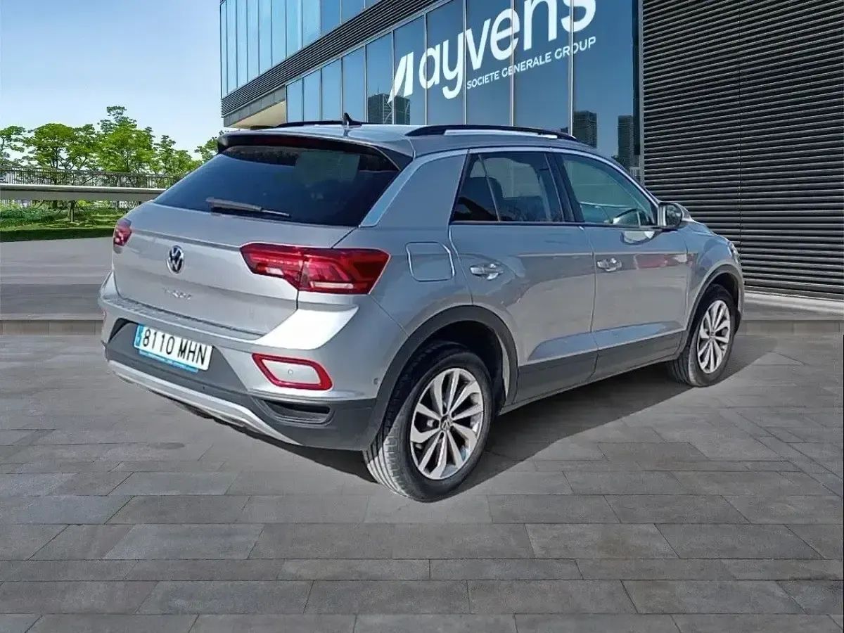 Usado VW T-Roc Life 110 CV (80 kW) 2023 Gris SUV