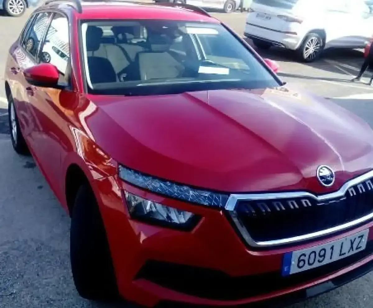 Usado Skoda Kamiq Active 95 CV (69 kW) 2022 Rojo SUV