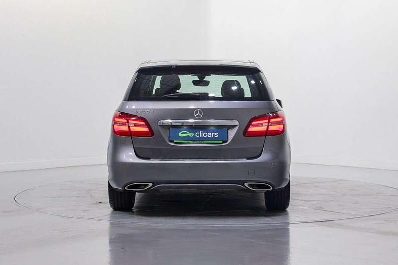 Usado Mercedes B200 136 CV (100 kW) 2019 Gris Monovolumen