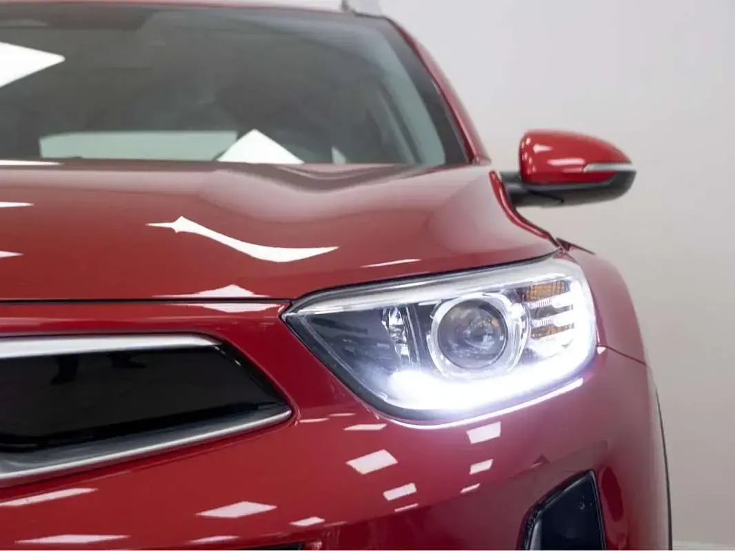 Usado Kia Stonic 101 CV (74 kW) 2020 Rojo SUV