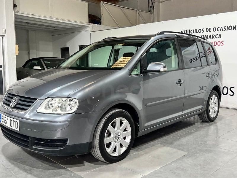 Usado VW Touran 105 CV (77 kW) 2006 Gris / plata Monovolumen