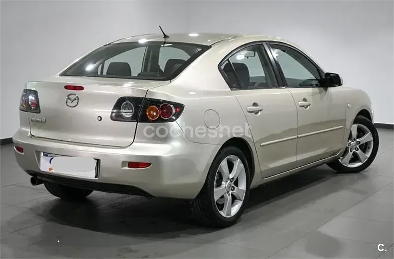 Usado Mazda 3 Sportive 150 CV (110 kW) 2006 Beige Berlina