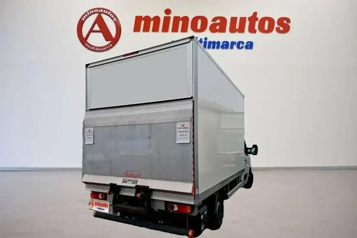 Usado Renault Master 145 CV (106 kW) 2024 Blanco Monovolumen