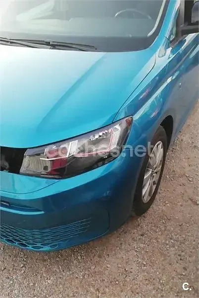 Usado VW Caddy Maxi 102 CV (75 kW) 2021 Azul Monovolumen