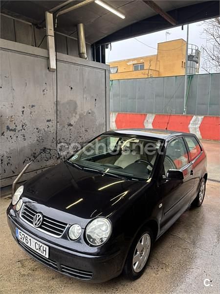 Usado VW Polo Trendline 75 CV (55 kW) 2003 Negro Berlina