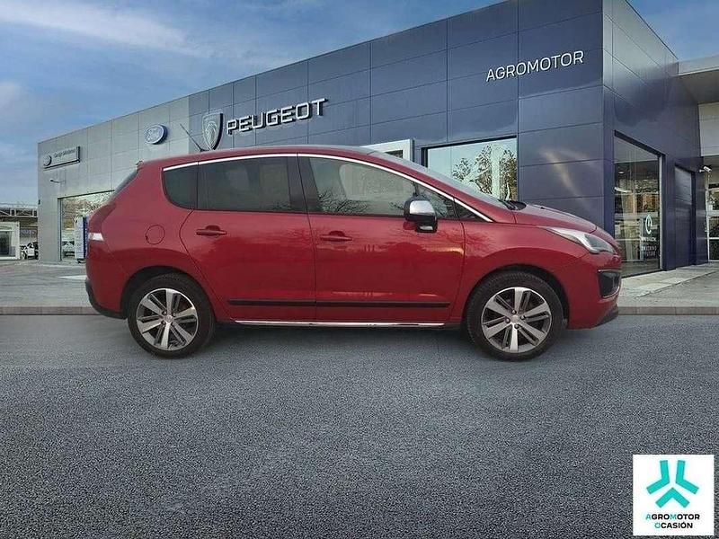 Usado Peugeot 3008 Allure 120 CV (88 kW) 2016 Rojo Monovolumen