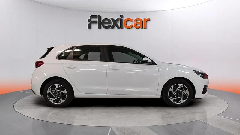 Begagnad Hyundai i30 121 HK (88 kW) 2024 Vit Sedan