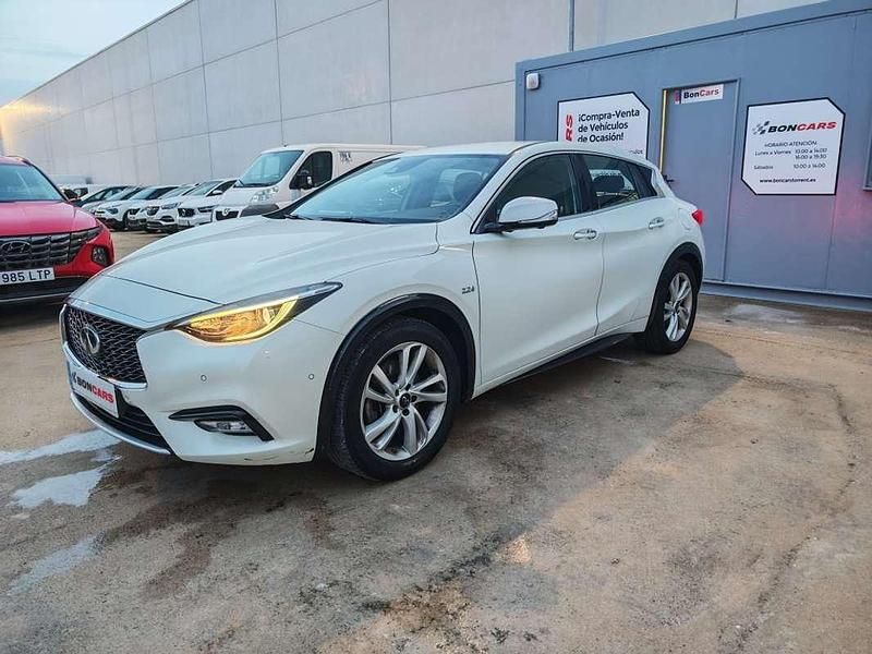 Usado Infiniti Q30 Premium 170 CV (125 kW) 2016 Blanco Utilitario