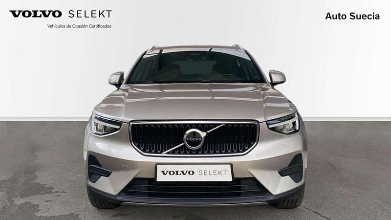 Käytetty Volvo XC40 Core 163 HP (119 kW) 2025 Katumaasturi