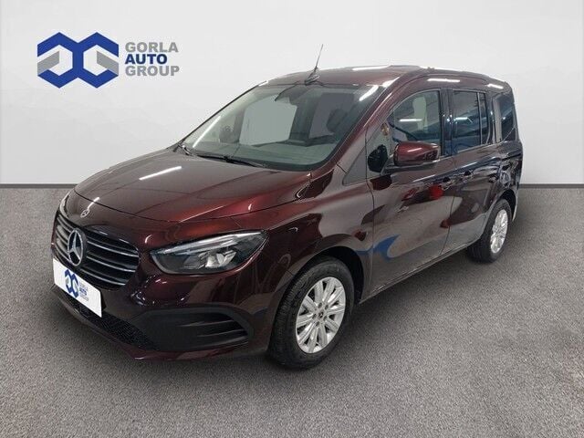 Rojo Usado 2024 Mercedes T180 Monovolumen | 29.790 € (Buen precio) - Imagen 1/4