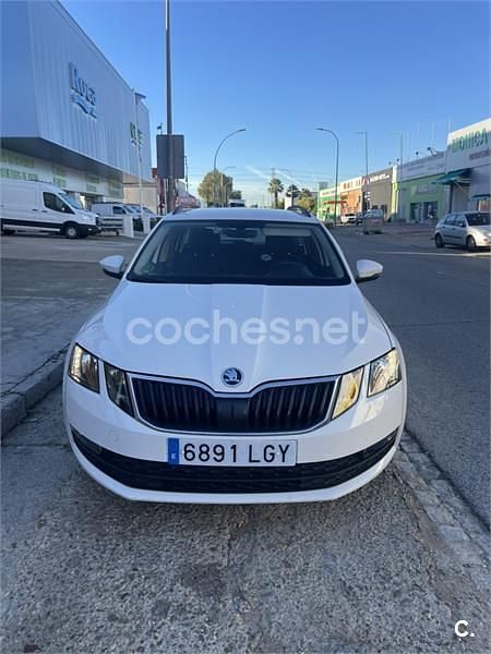 Blanco Usado 2020 Skoda Octavia Ambition Familiar | 9500 € (Super precio) - Imagen 1/4