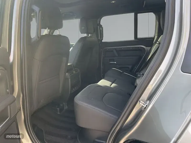 Usado Land Rover Defender SE Dynamic 249 CV (183 kW) 2025 Gris SUV