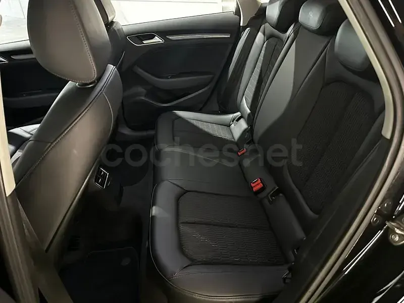 Usado Audi A3 Attraction 110 CV (80 kW) 2015 Negro Berlina