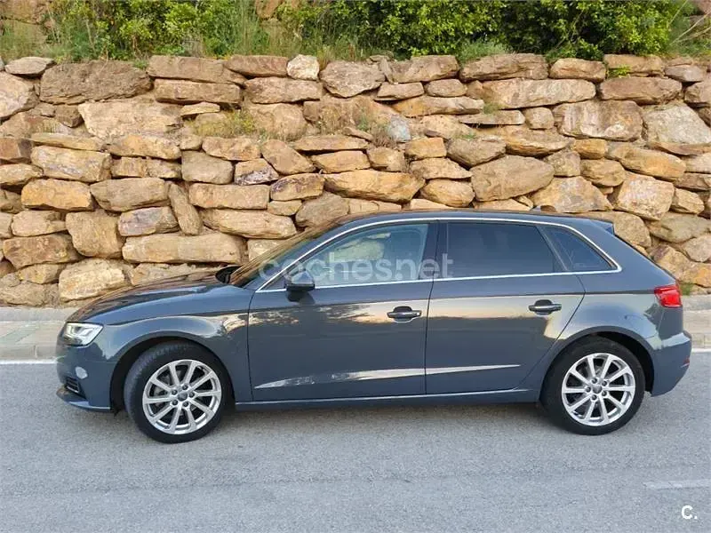 Usado Audi A3 Design 150 CV (110 kW) 2018 Gris / plata Berlina