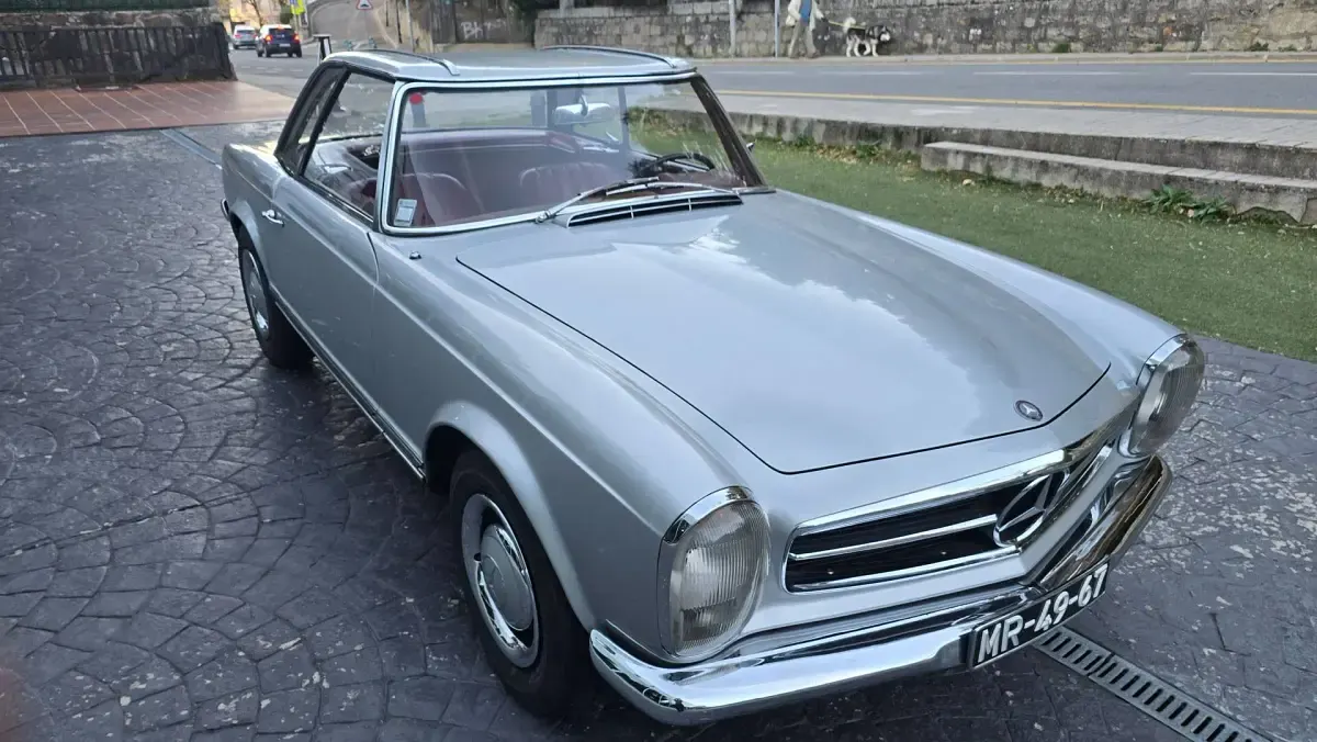 Usado Mercedes 230 150 CV (110 kW) 1964 Plateado Descapotable