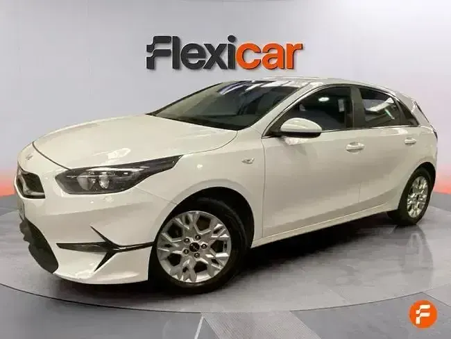 Usado Kia Ceed 136 CV (100 kW) 2023 Blanco Utilitario