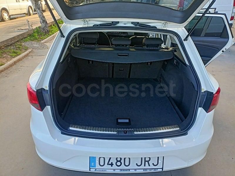 Usado Seat Leon Ecomotive 110 CV (80 kW) 2016 Blanco Familiar