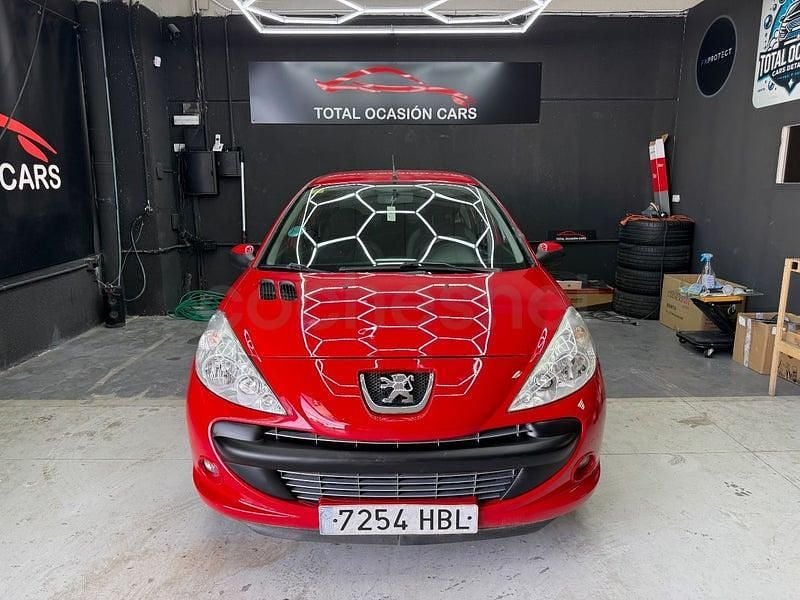 Usado Peugeot 206 60 CV (44 kW) 2011 Rojo Berlina