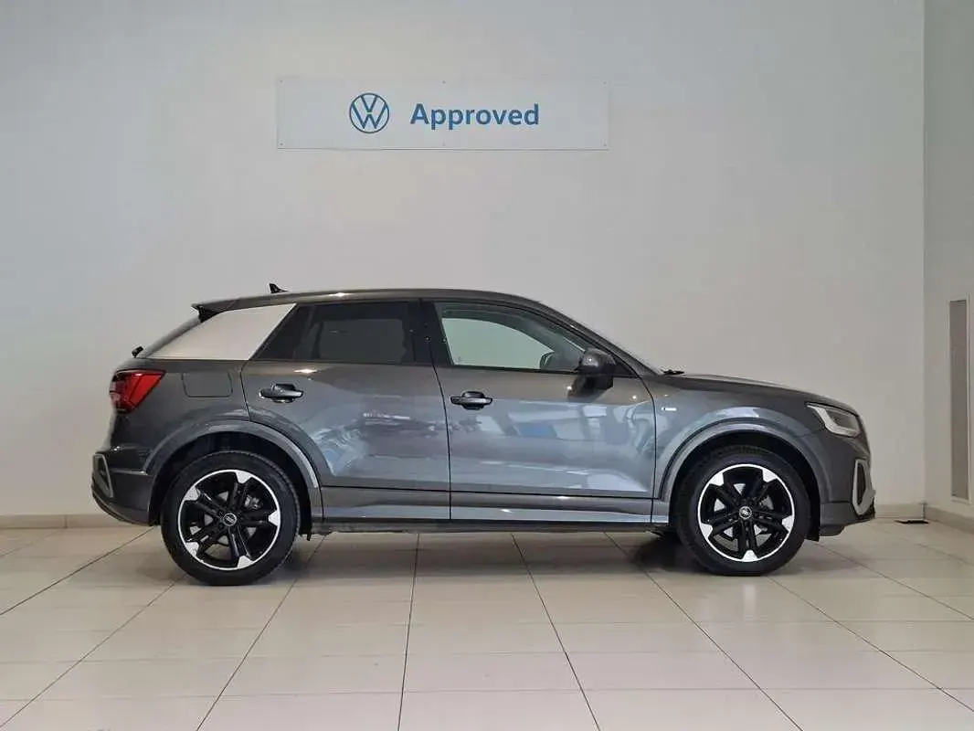 Usado Audi Q2 S-Line 116 CV (85 kW) 2023 Gris SUV