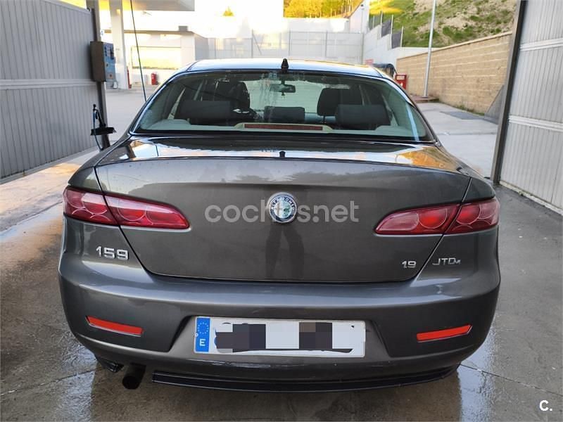 Usado Alfa Romeo 159 Distinctive 150 CV (110 kW) 2009 Gris / plata Berlina